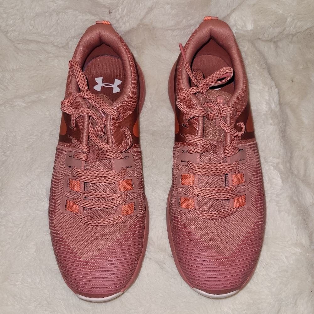Under Armour- hovr rise cross trainer